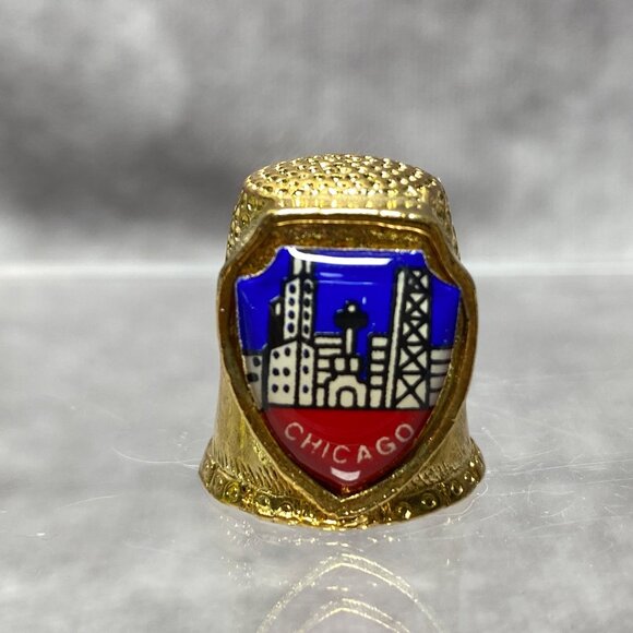 Gold Metal Chicago Souvenir Thimble With Enamel Cityscape Shield Design - Picture 1 of 8